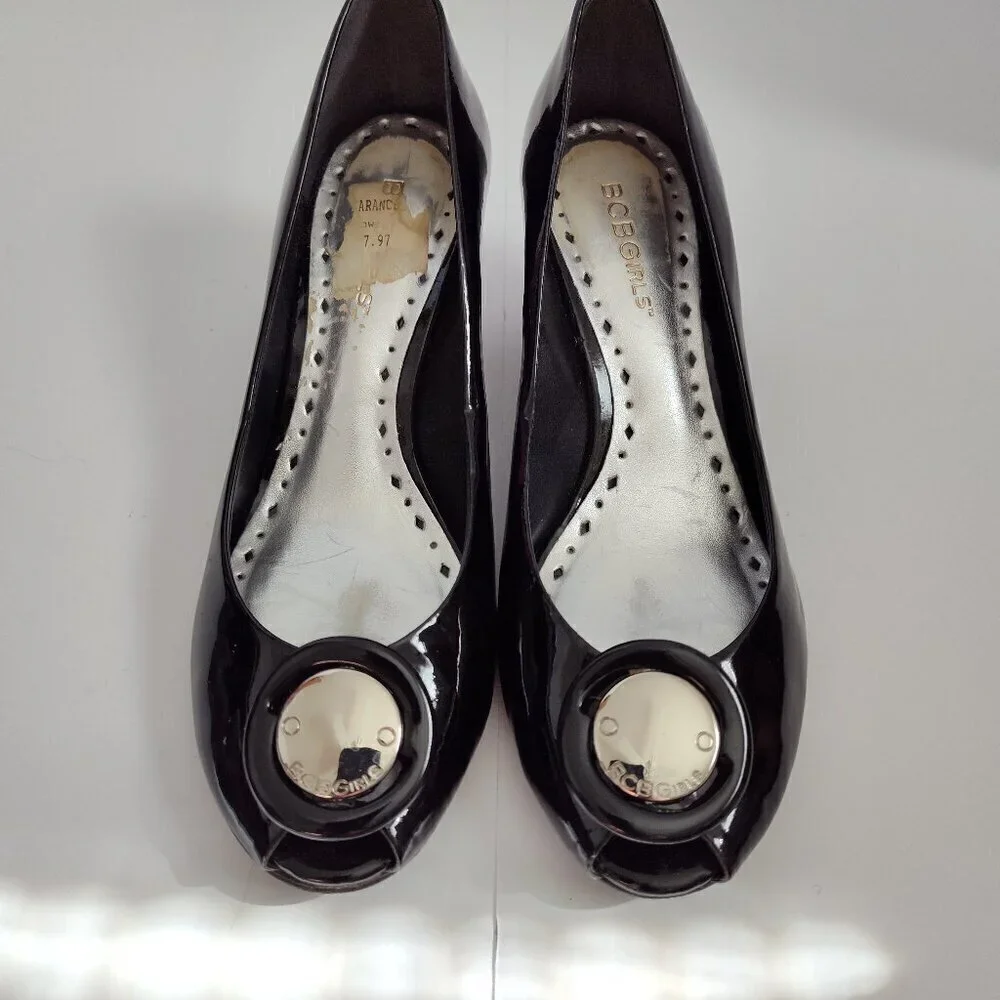 Ladies SZ 6-1/2B BCBG Black Patent Leather Pump